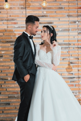 欧美深情对视情侣婚纱写真摄影图片